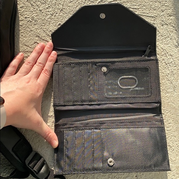 The Flash “Zoom” Backpack + Wallet Bundle - Picture 6 of 9